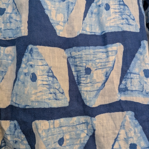 J. McLaughlin Blue and White Patterned Shirt - Picture 2 of 5